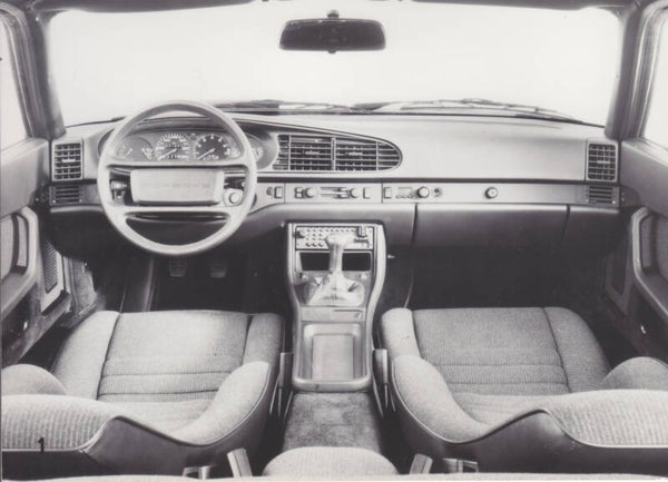 Porsche 944 interior, press photo, Dutch, c1985