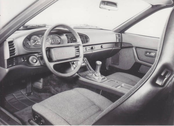 Porsche 944 interior, press photo, Dutch, c1985