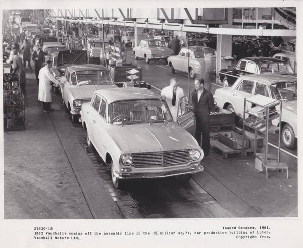 Vauxhall Victor production line in Luton, press photo, UK, 10/1961