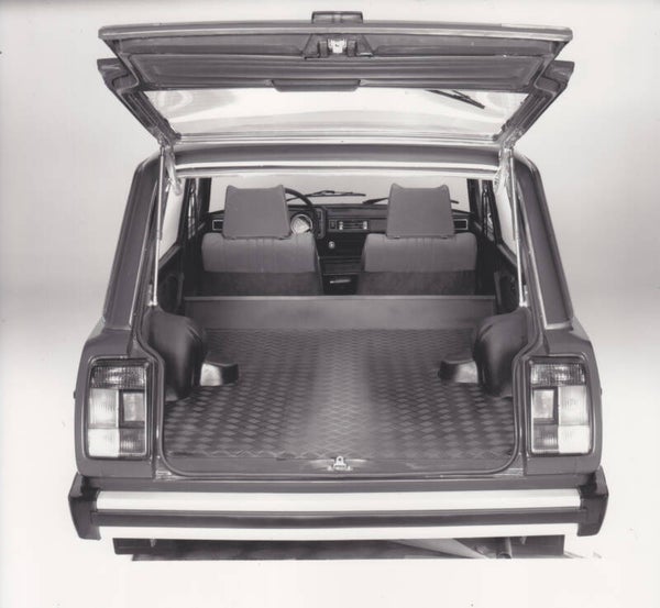 Lada 2104 Blinded Van trunk, press photo, Dutch, 1980s