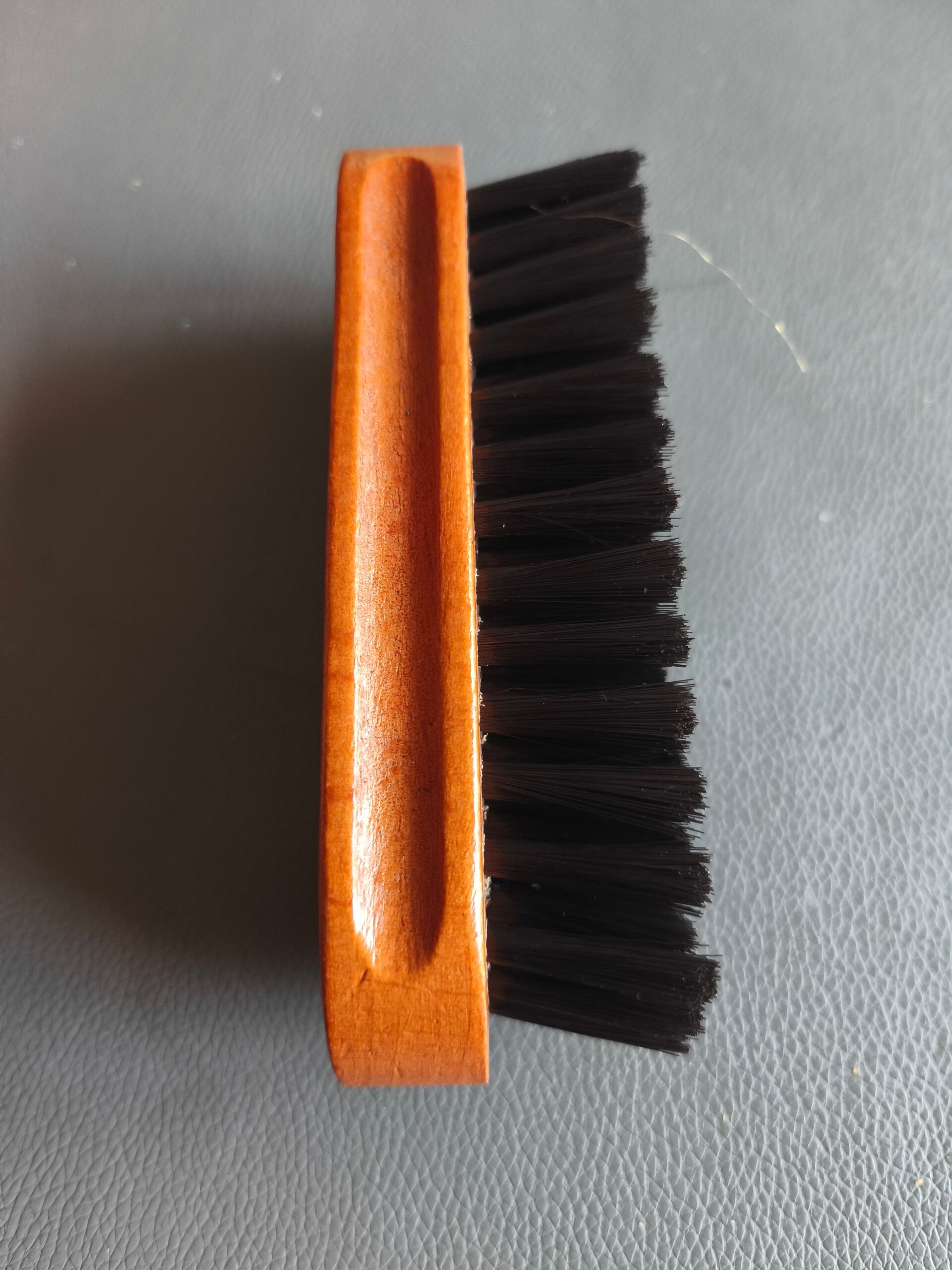 Brosse nettoyante cuirs