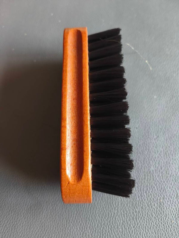 Brosse nettoyante cuirs