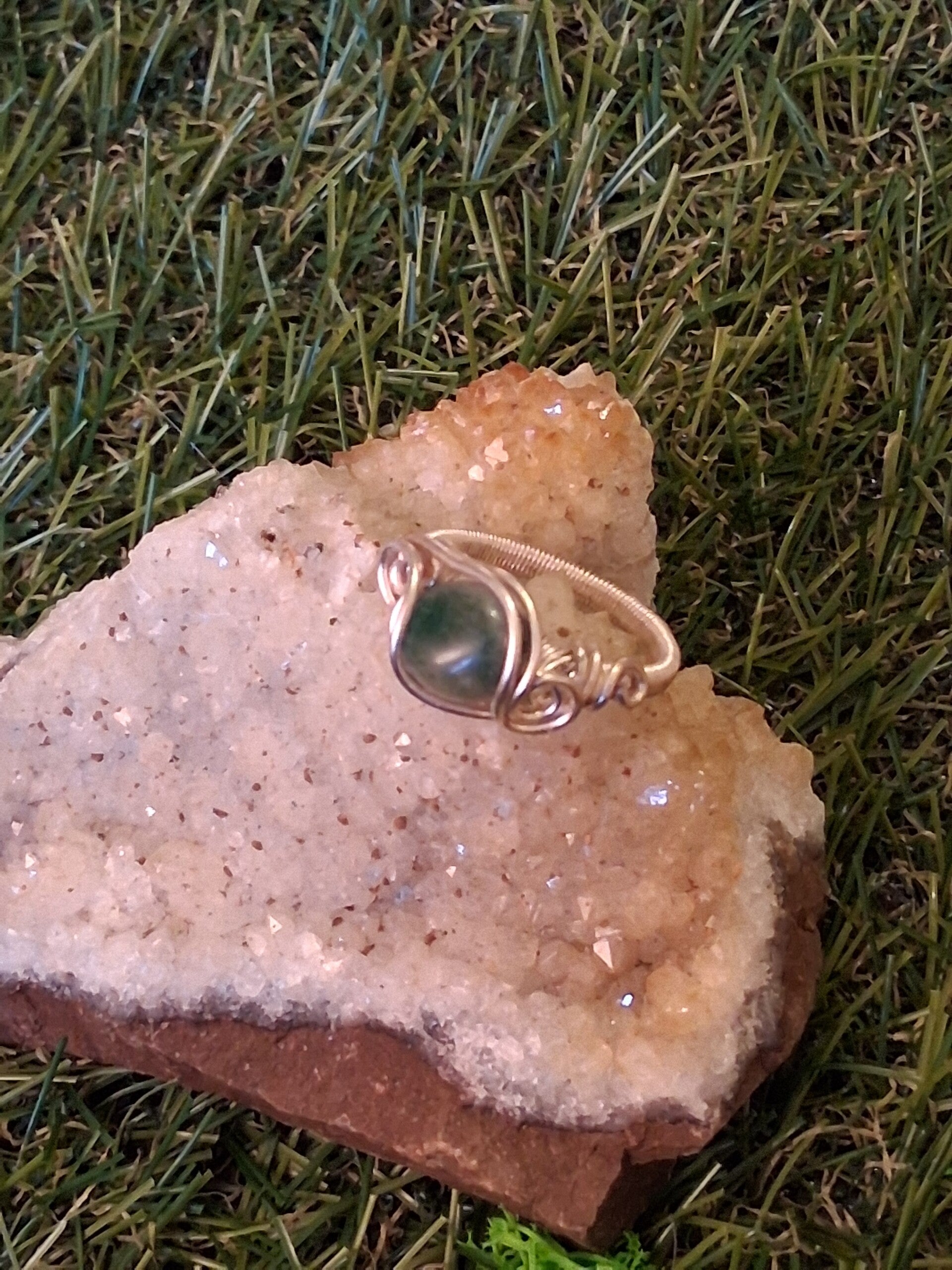 SILVER-PLATED GREEN AVENTURINE RING