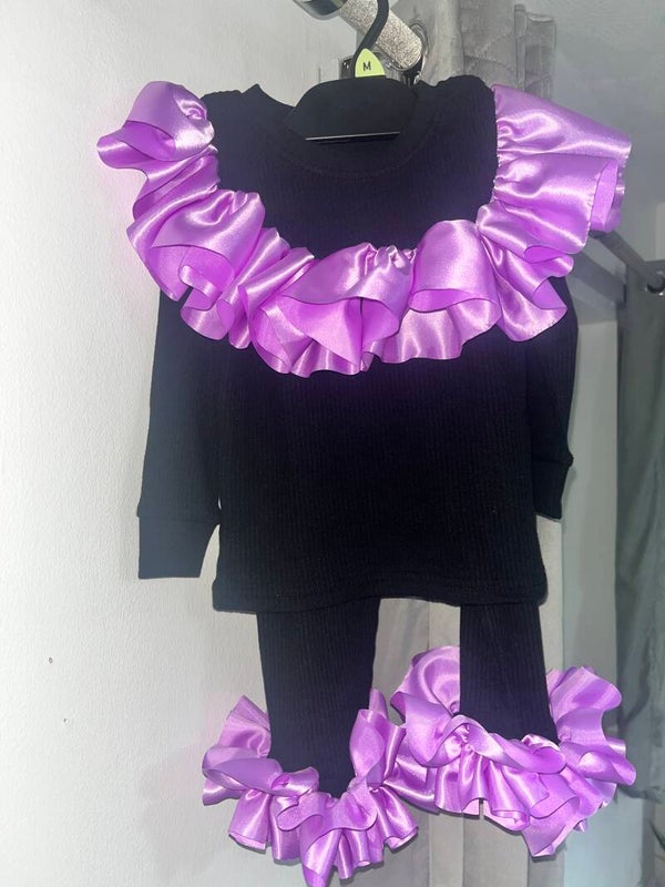 Mila Frill Bib Set