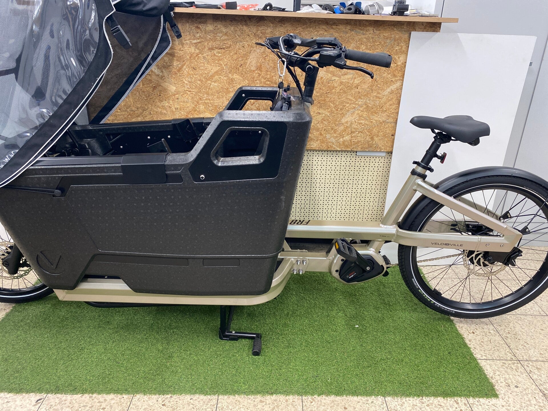 VELO DE VILLE FR8 2025 BAKFIETS BOSCH CX DEMO SLECHTS 10 KM