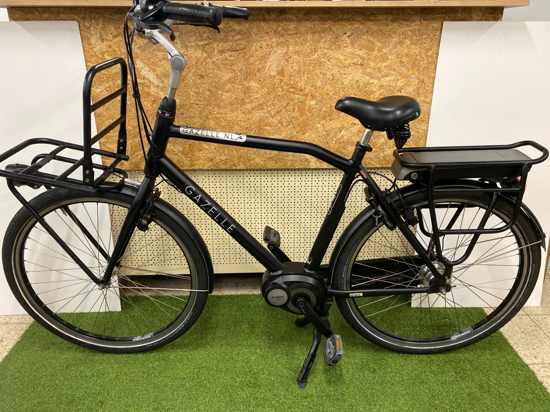 GAZELLE HEAVY DUTY NL BOSCH ACTIVE LINE MIDDENMOTOR ELEKTRISCHE HERENFIETS 59 CM 400WH