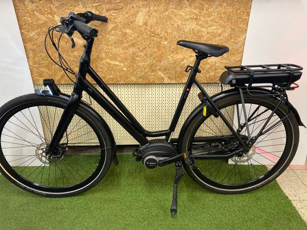 BATAVUS DINSDAG E-GO BOSCH MOTOR DAMESFIETS 57 CM 500WH