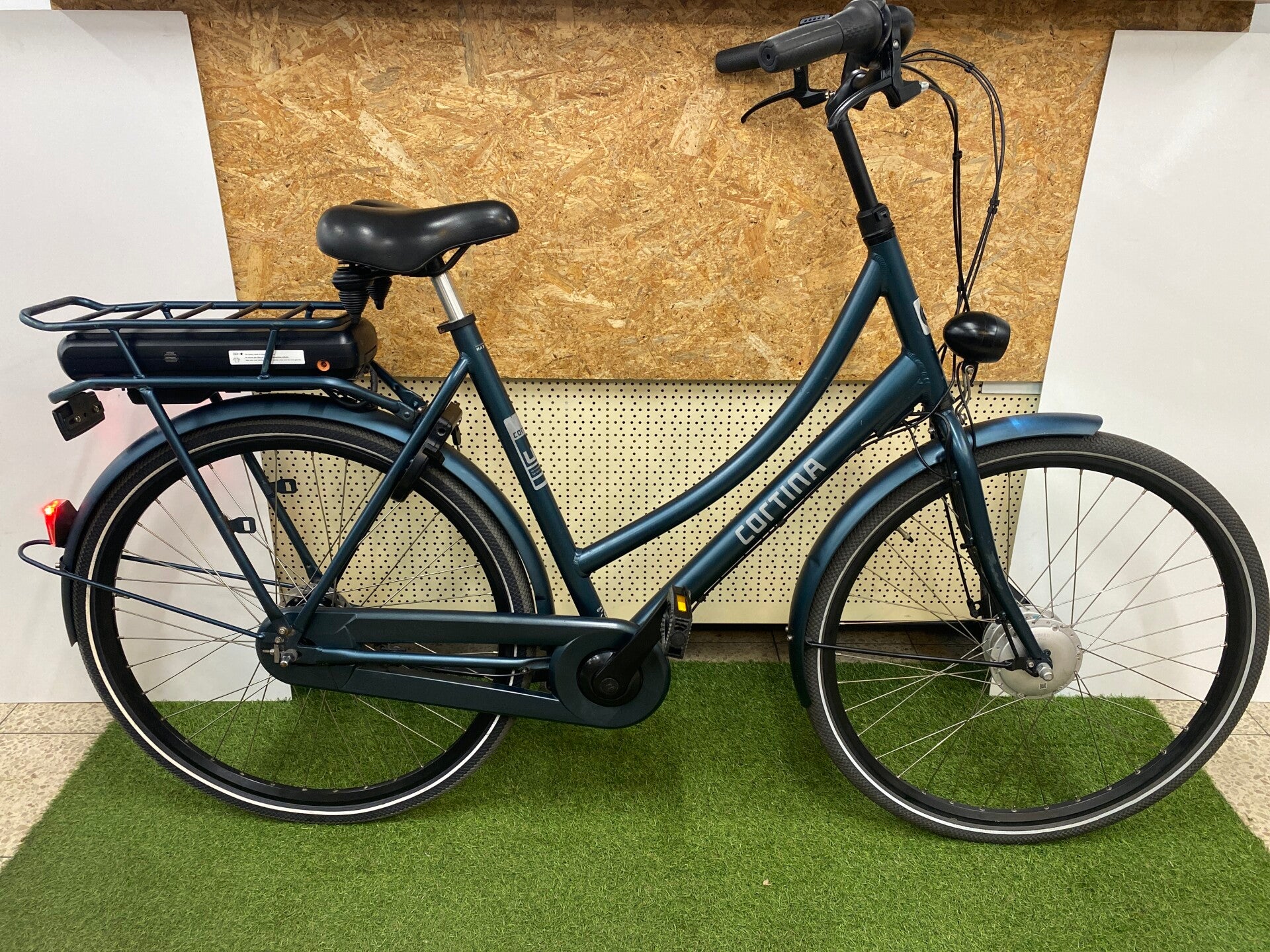 CORTINA E U1 2023 ELEKTRISCHE DAMESFIETS 57 CM 7V 450WH