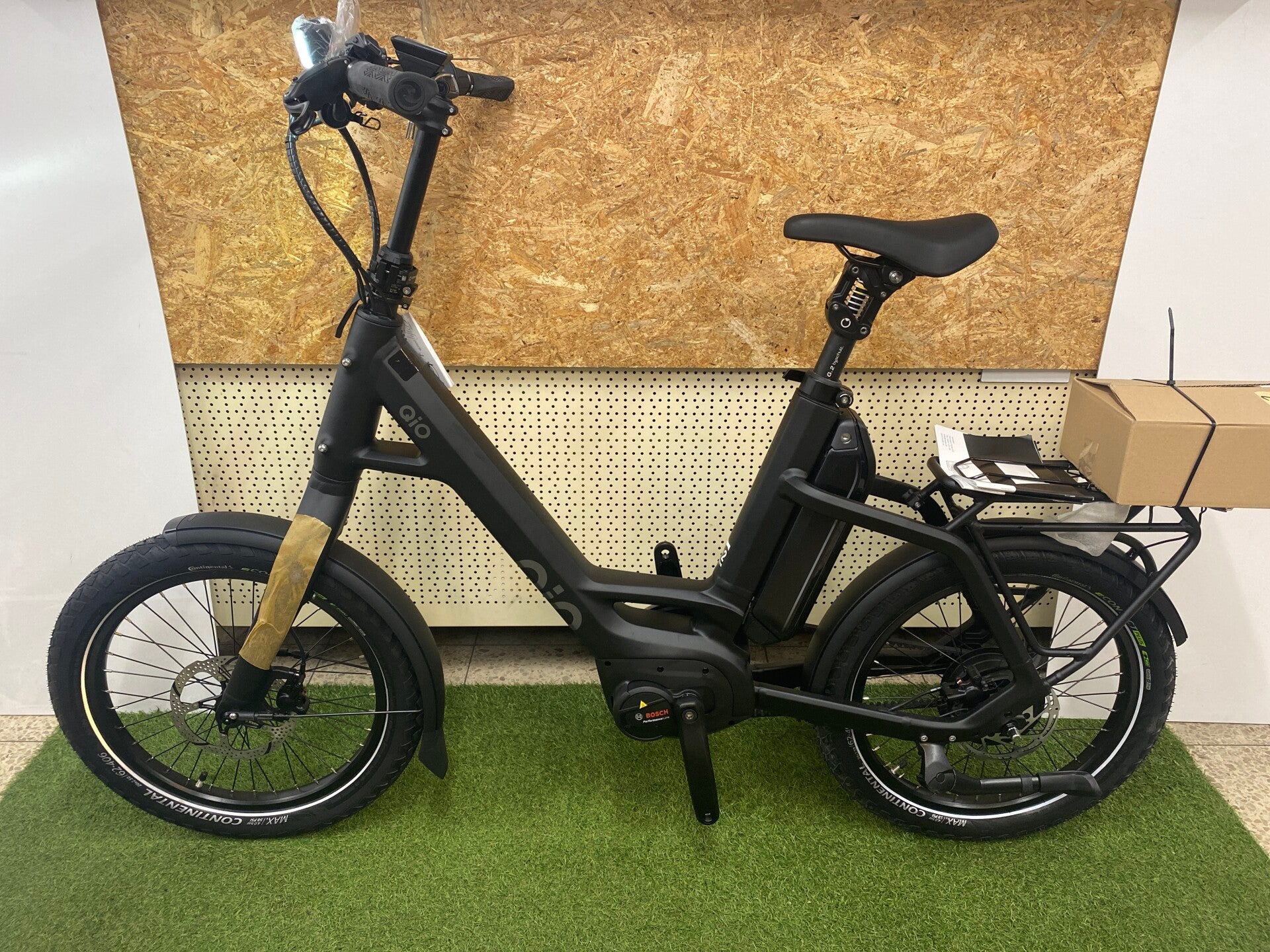 QIO EINS P-E BOSCH MOTOR COMPACT FIETS NIEUW BELT DRIVE