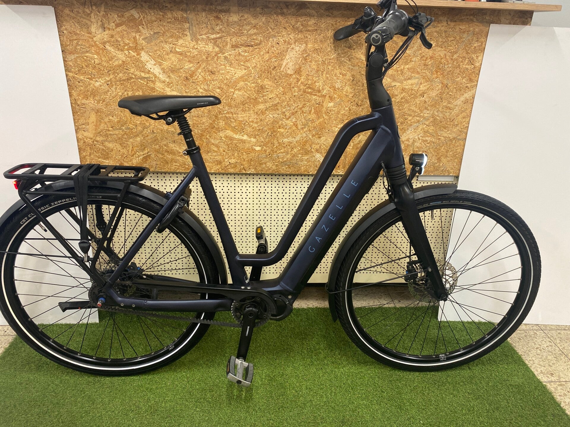 GAZELLE CHAMONIX C5 HMS 2022 SHIMANO STEPS MIDDENMOTOR ELEKTRISCHE DAMESFIETS 57 CM BELT DRIVE