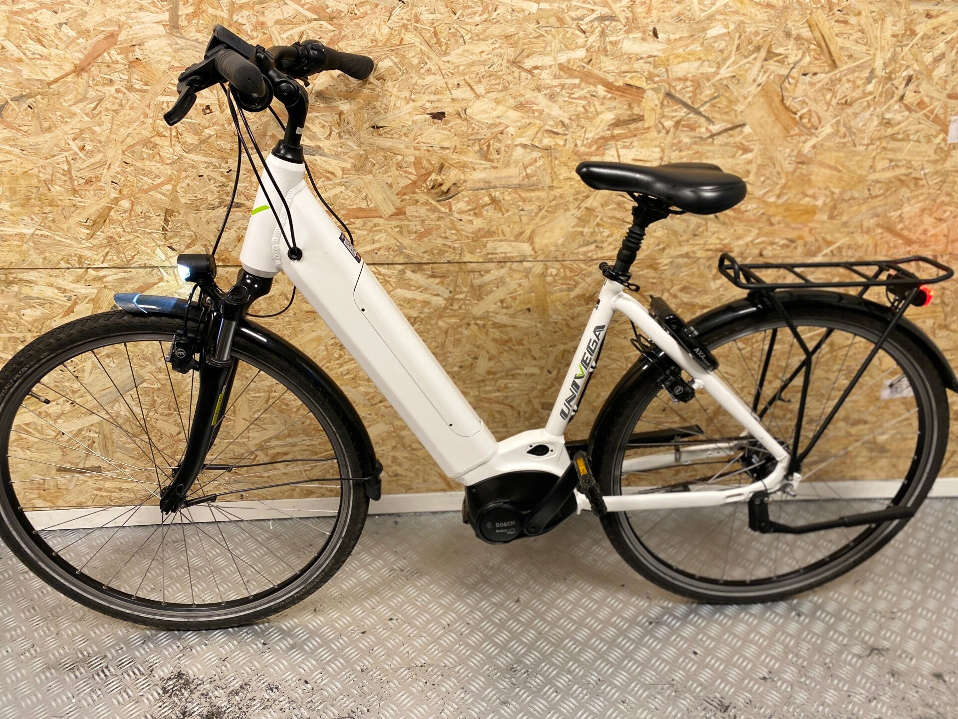 KALKHOFF UNIVEGA 2021 BOSCH MIDDENMOTOR DAMESFIETS 51 CM 7V