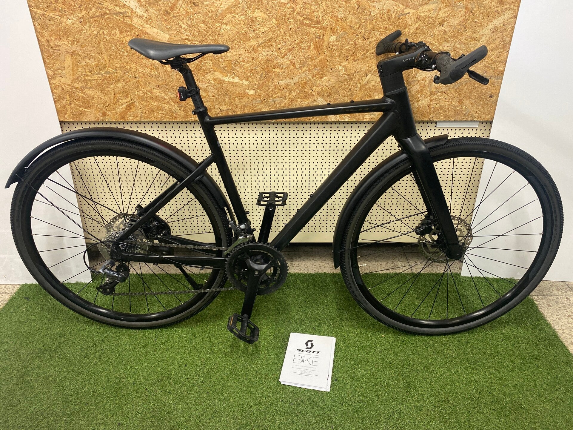 SCOTT METRIX EQ 30 2023 FITNESS HYBRIDE HERENFIETS 52CM 2X8V