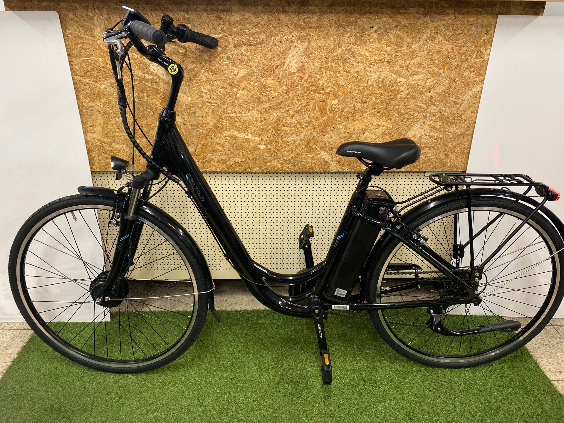 PRO TOUR  FLORA 2025 LAGE INSTAP ELEKTRISCHE DAMESFIETS 48CM