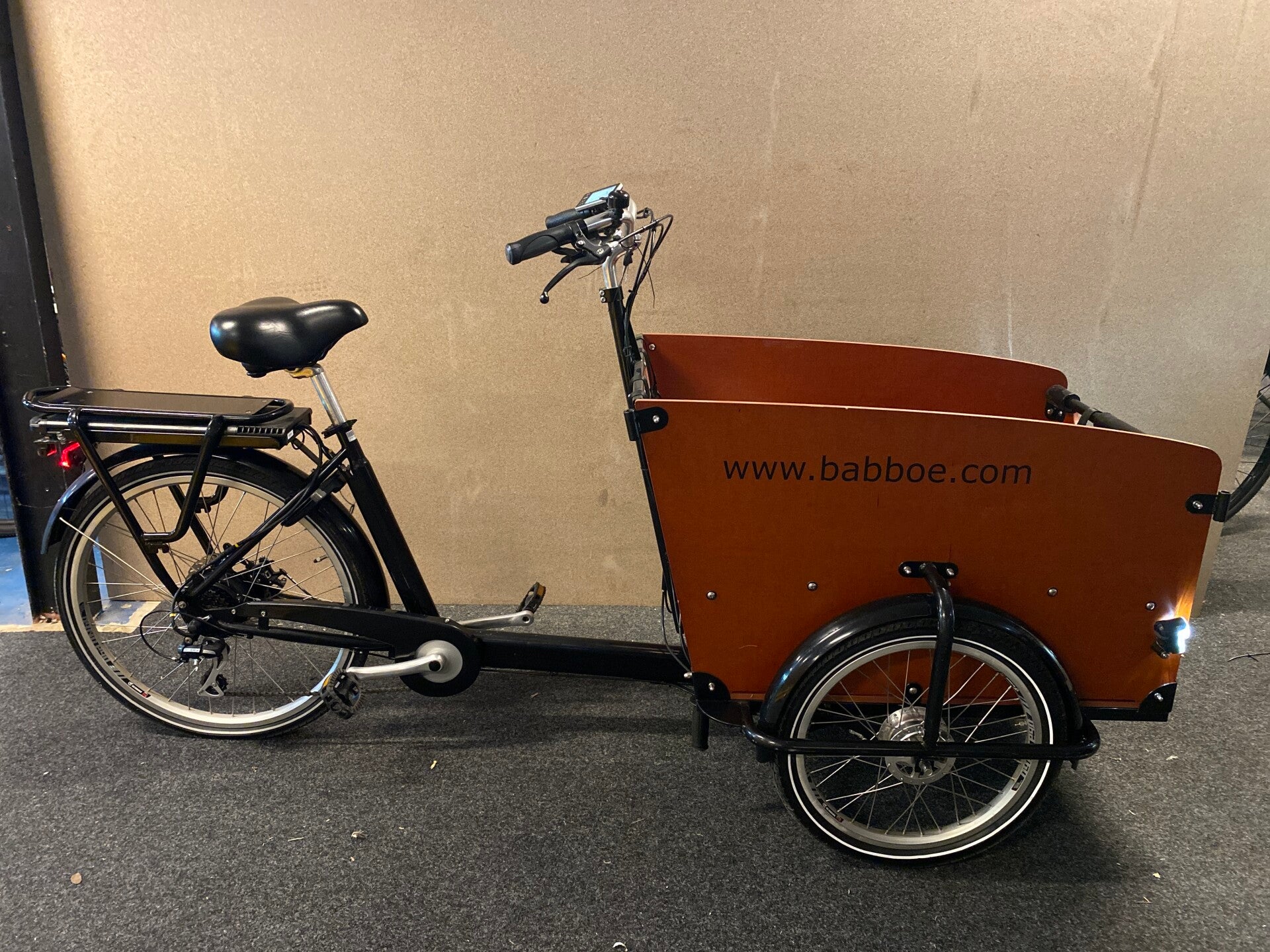 BABBOE BIG-E ELEKTRISCHE 3 WIELER BAKFIETS 2022 SLECHTS 267 KM