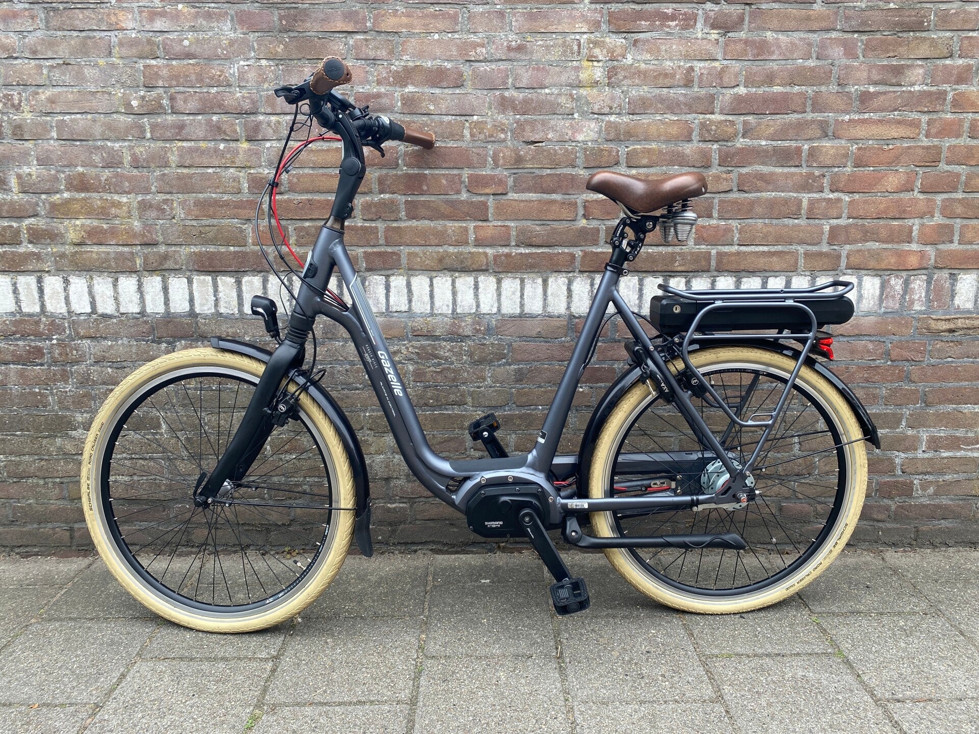 GAZELLE AMI MIDDENMOTOR LAGE INSTAP FIETS 57 CM MAAR 555 KM
