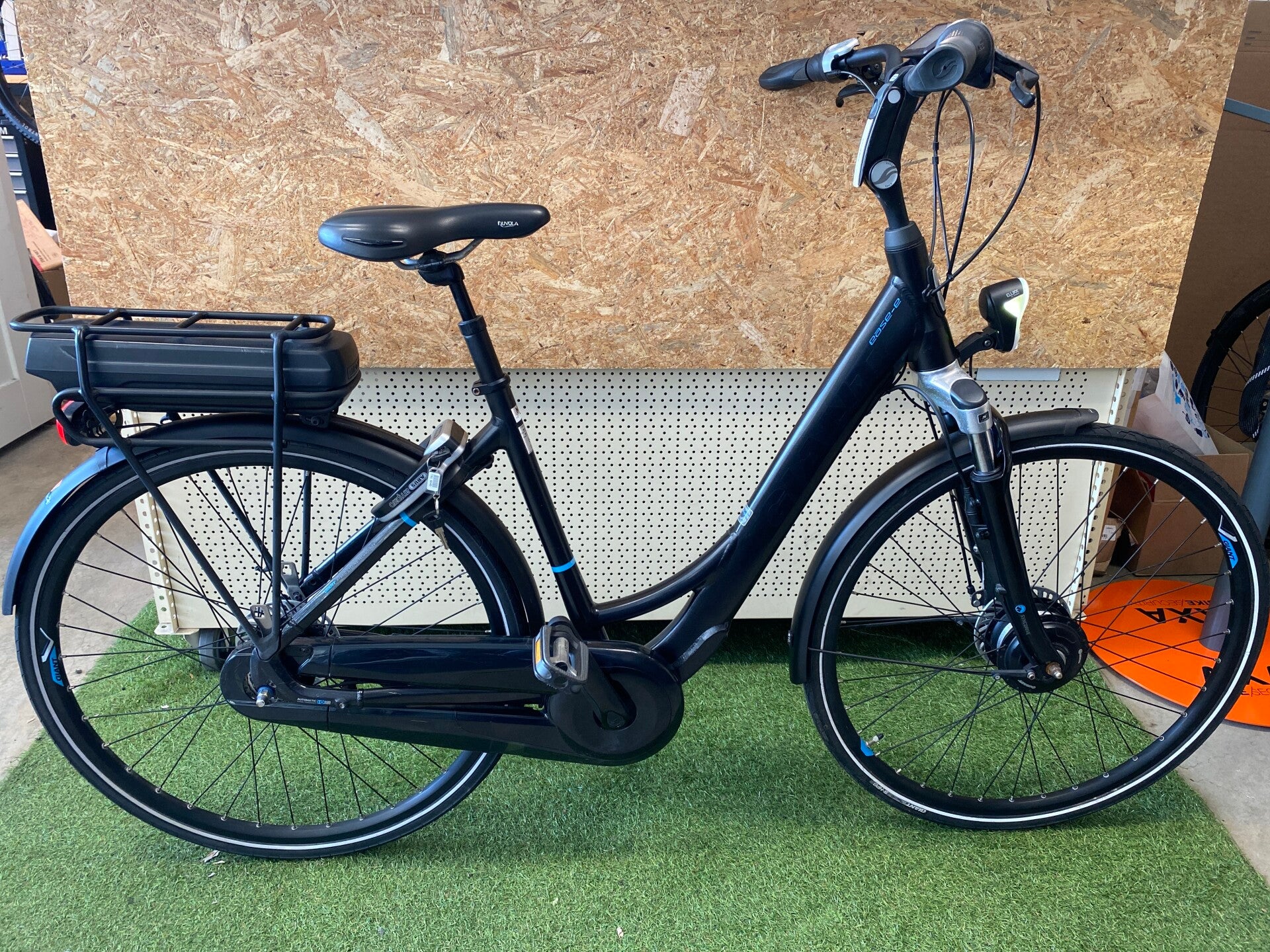 GIANT EASE E+1 ELEKTRISCHE DAMESFIETS 51 CM 400WH