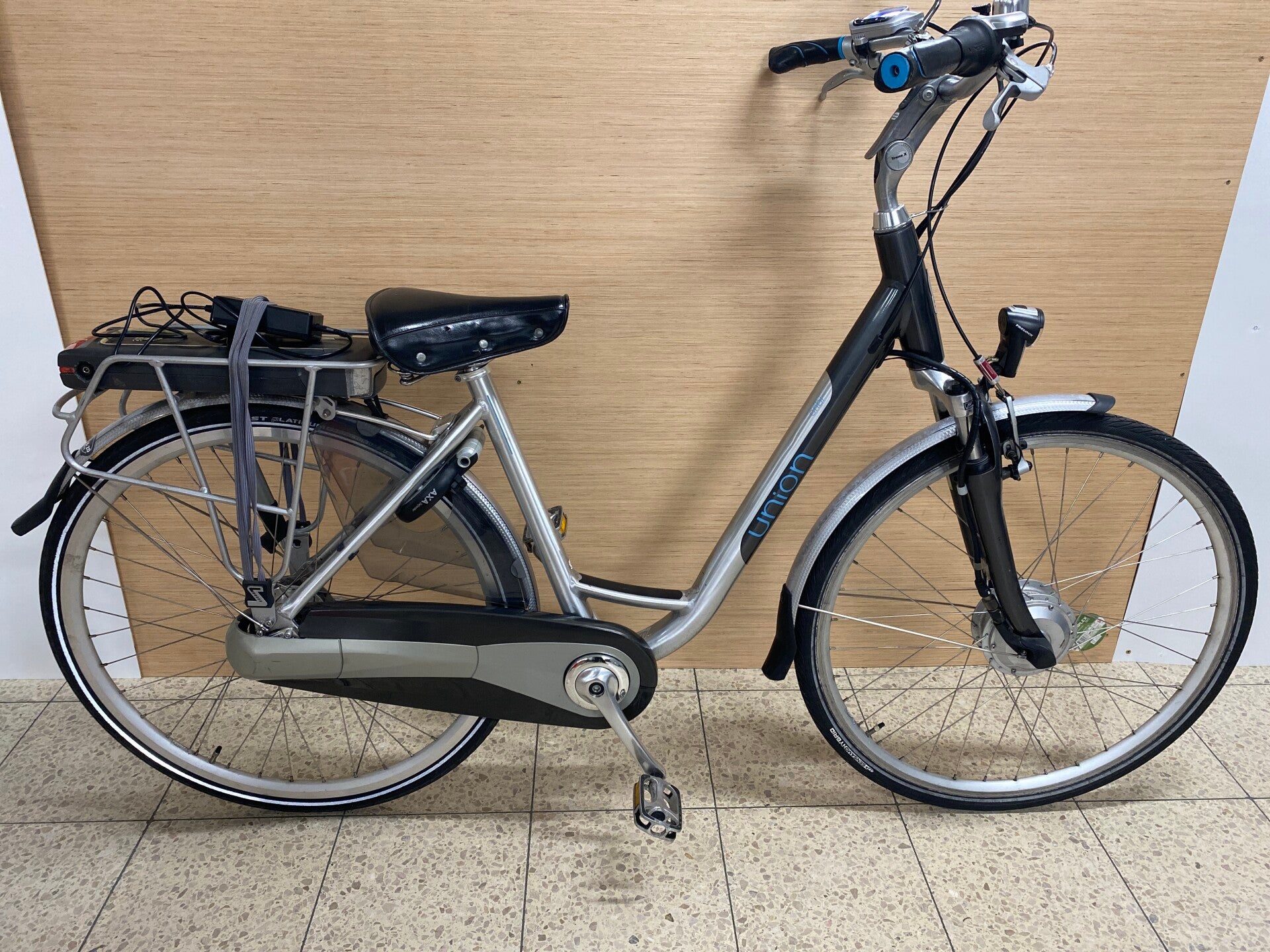 UNION ORIBI ELEKTRISCHE DAMESFIETS 49 CM NIEUW ACCU