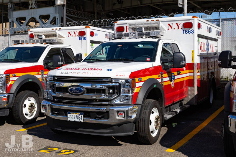 EMS 1633 - FDNY Ambulance