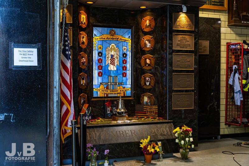 Engine 8 Ladder 2 Fire Station - Manhattan