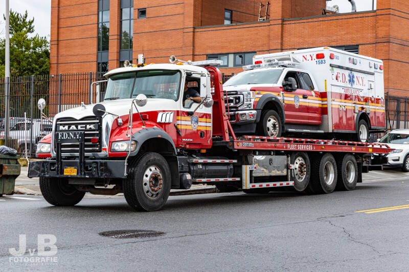 Tow Truck - FDNY Fleet Services Division (with EMS 1583)