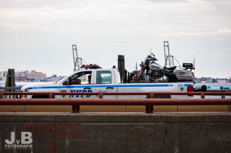 NYPD Chevrolet Silverado 2500 Fleet Service Division FSD 824317 (with motorcycle 217318)