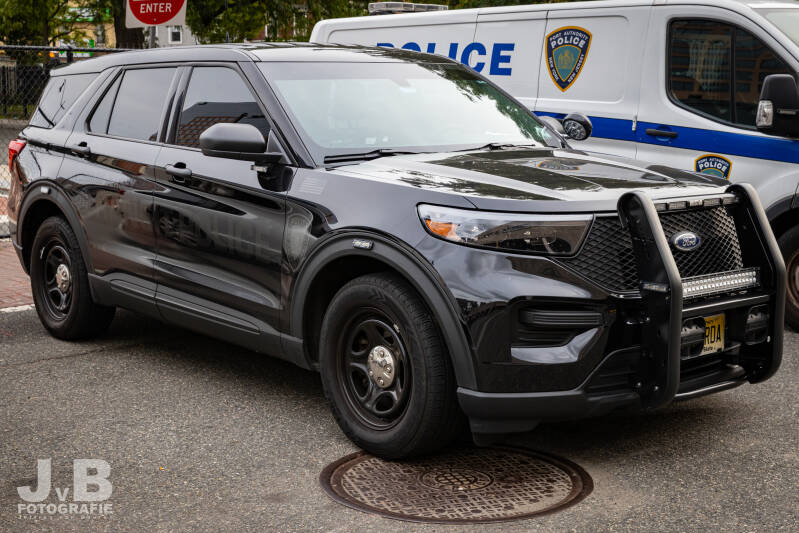 214 - Semi unmarked Ford Explorer Police Interceptor - New Jersey Transit Police