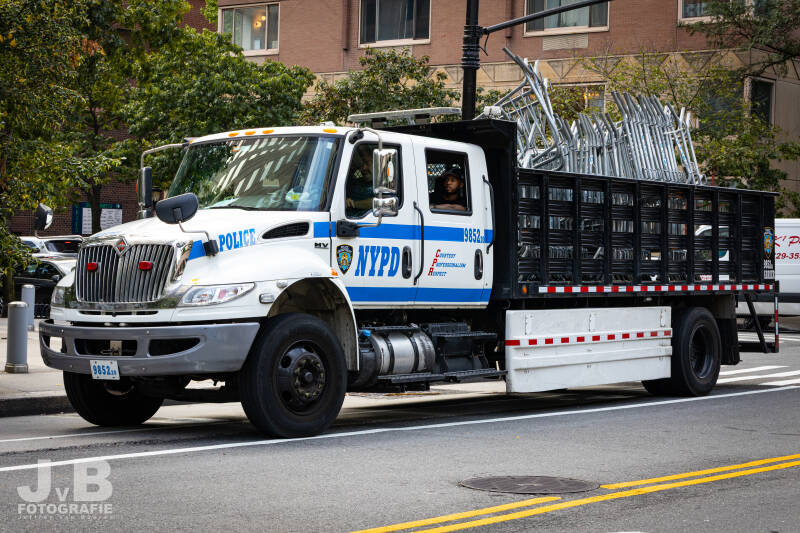 NYPD International Truck BARRIER 985220