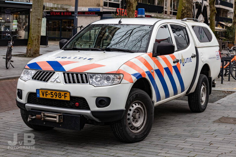 Deze Mitsubishi L200 van de Politie Eenheid Rotterdam is mogelijk in dienst op het eiland Goeree-Overflakkee voor de moeilijk begaanbare gebieden.