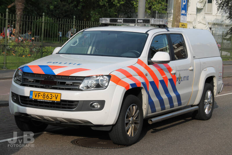 Een Volkswagen Amarok terreinvoertuig van de Politie Eenheid Noord-Holland, het voertuig is gestationeerd op bureau Schagen.