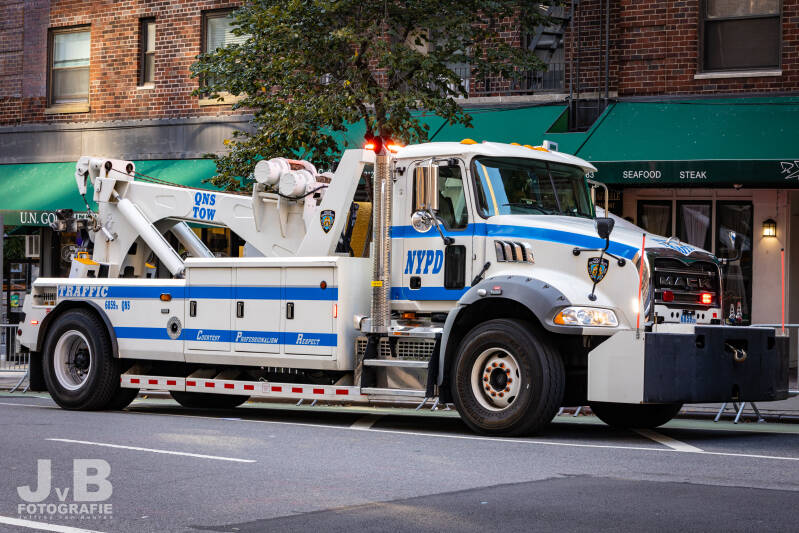 NYPD MACK Large Tow Truck Queens 685920 Traffic Enforcement Division