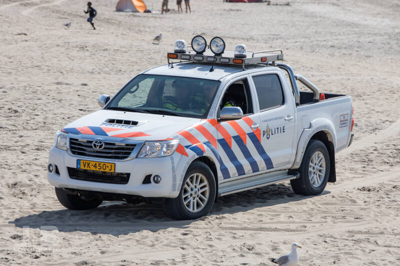 Het Team Toezicht Kust (voorheen Kustdetachement) van de Eenheid Den Haag gebruikte tot voorkort alleen deze Toyota Hilux, inmiddels zijn daar enkele van vervangen door het nieuwe type Hilux. Deze oudere voertuigen zijn super ideaal door de open bak waarm