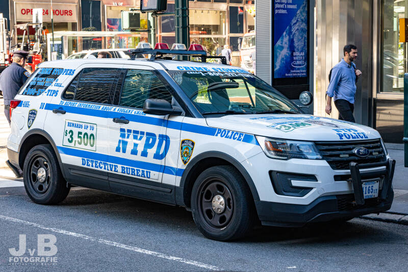 NYPD Ford Explorer Police Interceptor - Crime Stoppers Livery - Detective Bureau 416517