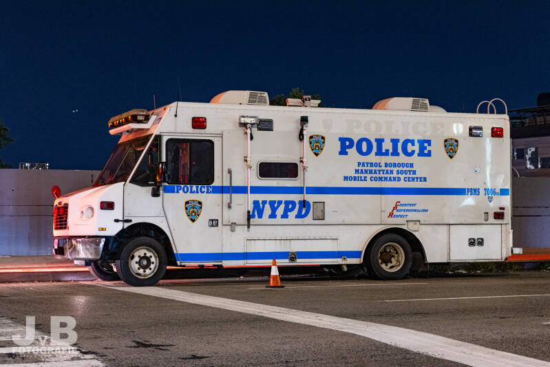 NYPD Freightliner Patrol Borough Manhattan South Mobile Command Center PBMS 700604