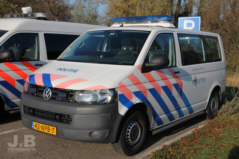 Een Volkswagen Transporter T5 voor de noodhulp van de Politie in Beverwijk en omstreken. 