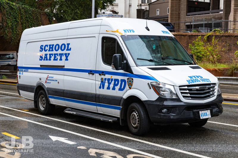 NYPD Freightliner Sprinter School Safety Division SSD 658817