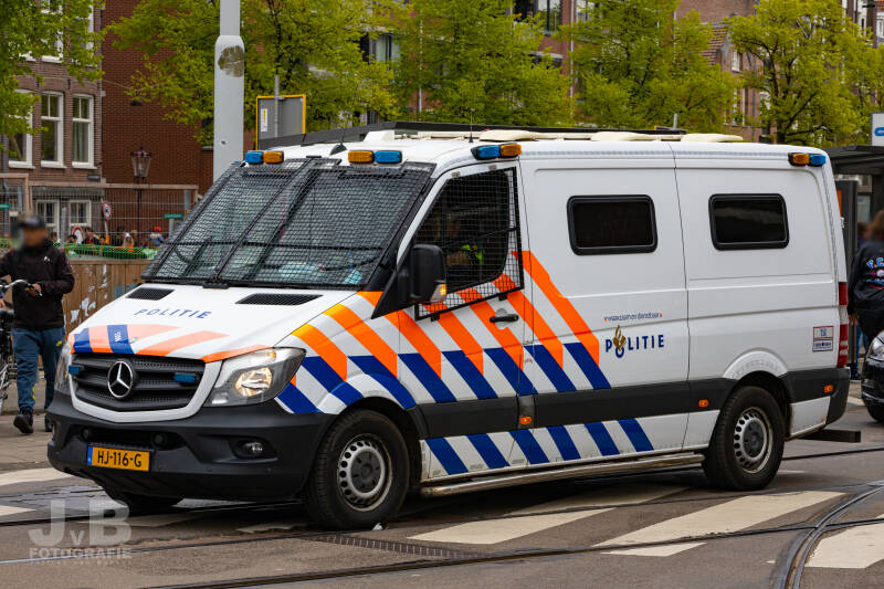 Een Mercedes-Benz Sprinter arrestantenbus van de politie Eenheid Amsterdam.