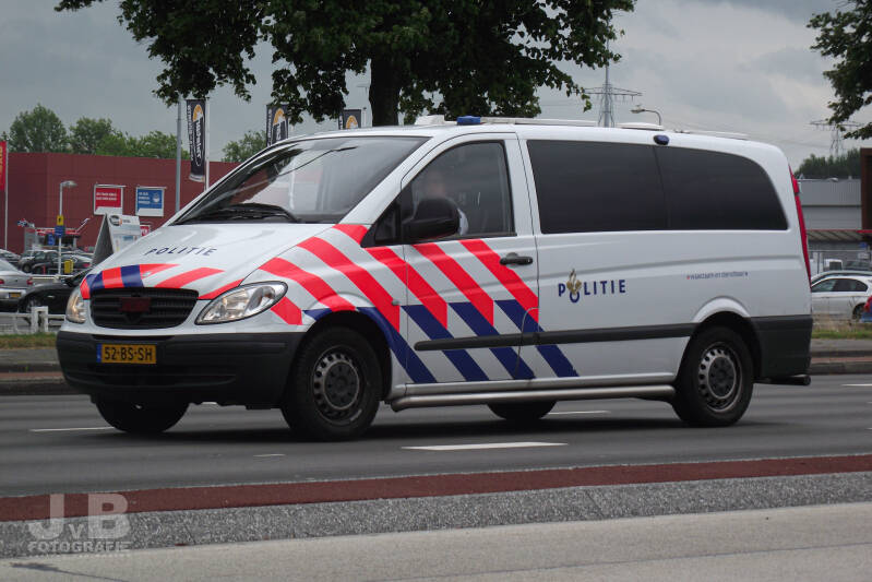 Een Mercedes Vito cellenbus nog uit de tijd van de regiopolitie Groningen.