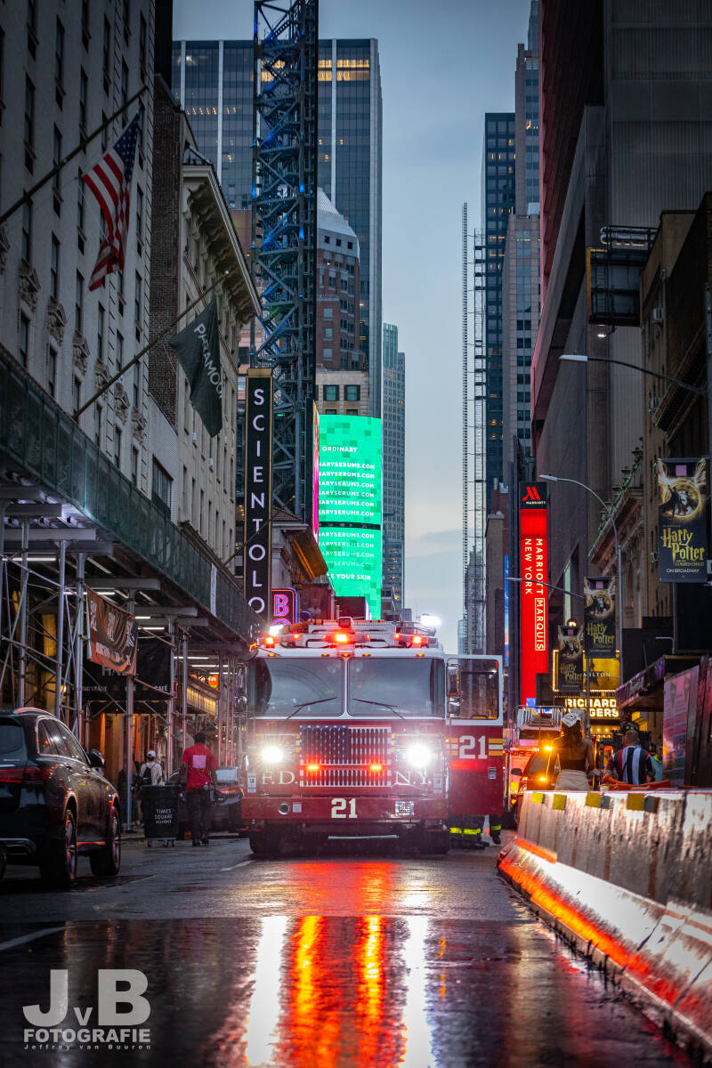 Ladder 21 - Manhattan