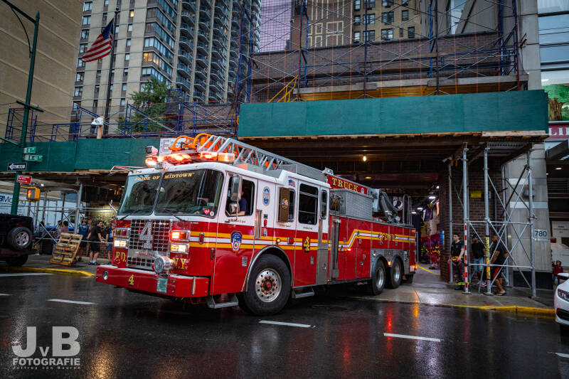 Ladder 4 - Manhattan