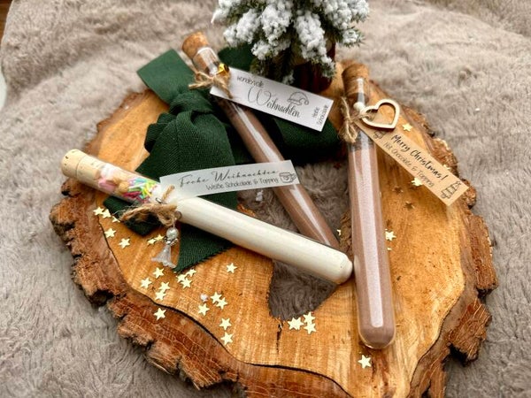 Weihnachtsgeschenk Schokolade im Reagenzglas mit Anhänger und Dekoelement