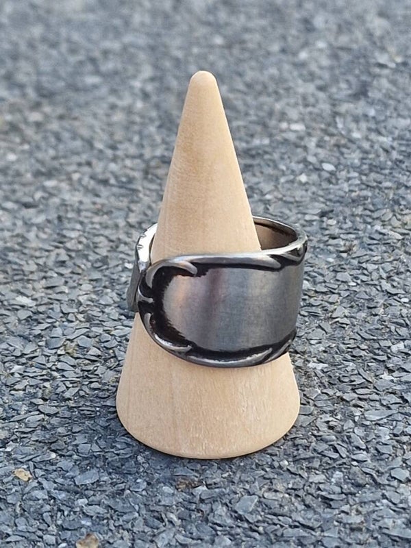 HH Vintage ring dark edges