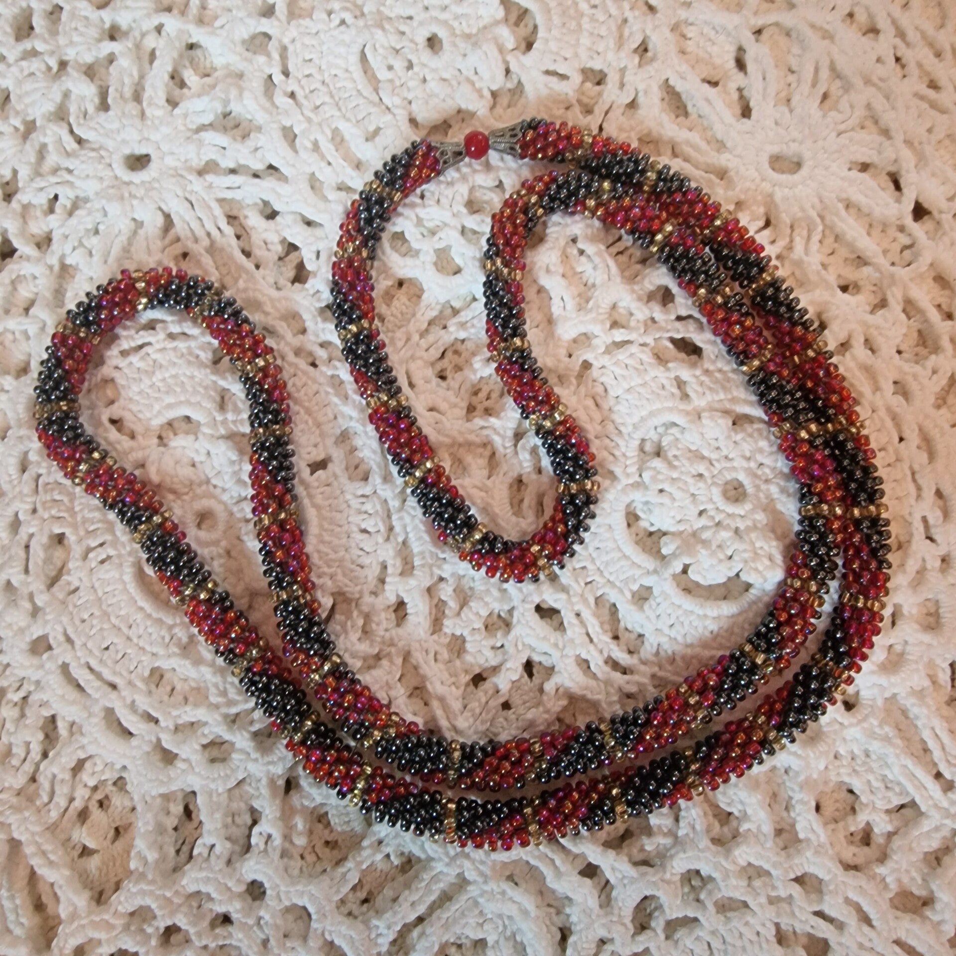 Rode kralen ketting zeer fijne kraal