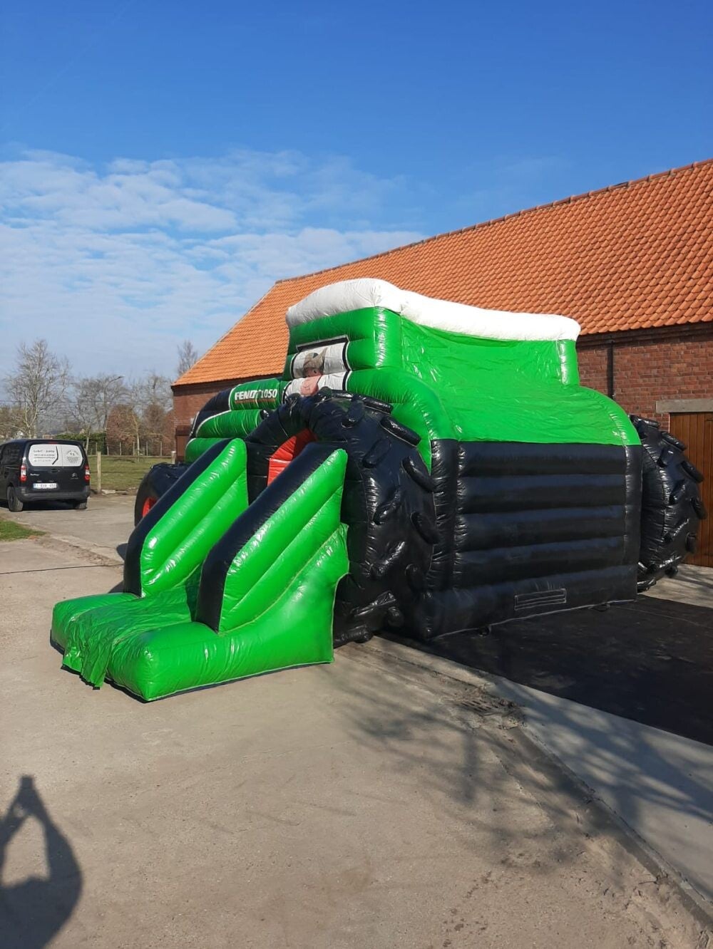 tractor01-1000x1332-standard.jpg