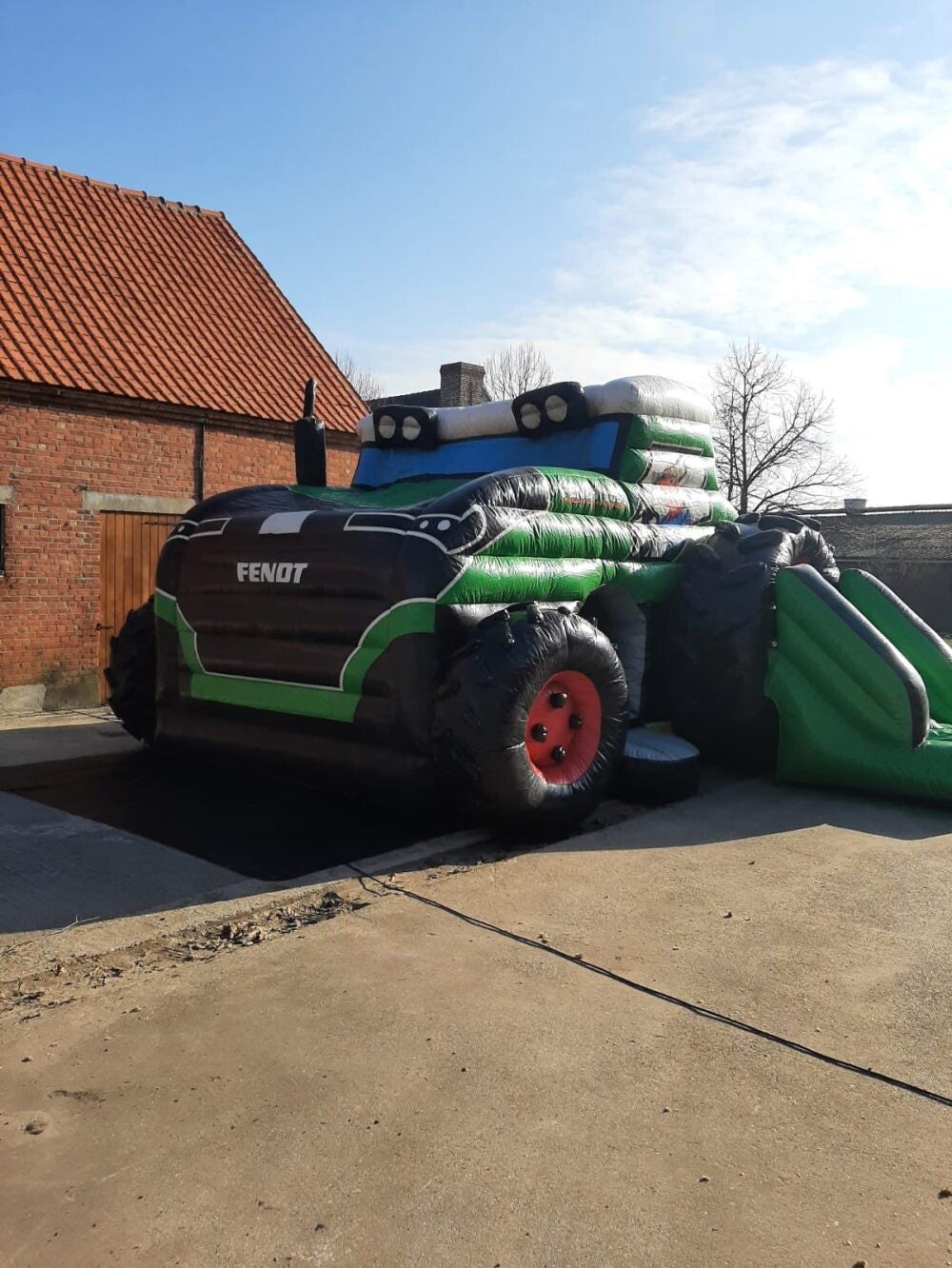 tractor02-1000x1332-standard.jpg