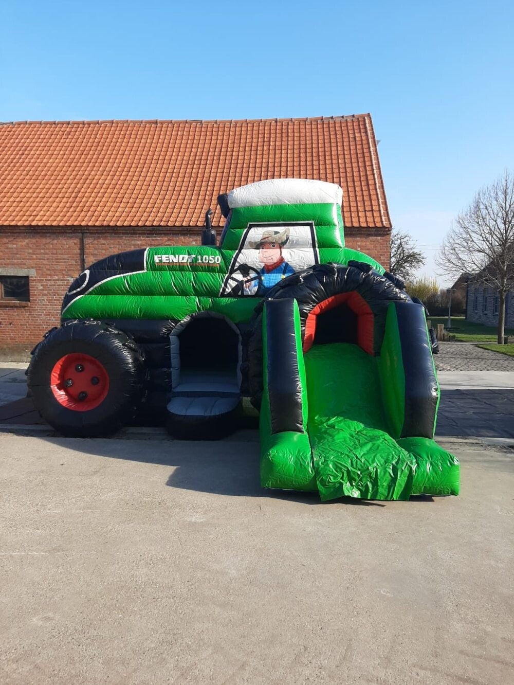 tractor03-1000x1332-standard.jpg