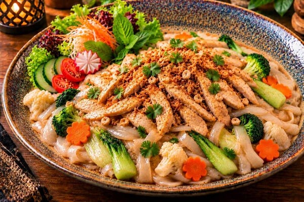 MK7 A: GEBRATENE UDON HÄHNCHENBRUST ( MỲ GÀ XÀO BUỔI TRƯA)