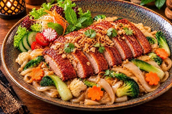 MK7 B: GEBRATENE UDON ENTE ( MỲ GÀ XÀO BUỔI TRƯA)