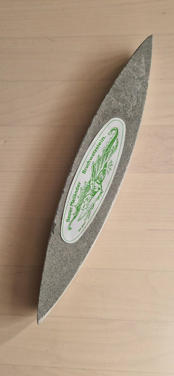 Wetsteen Mailänder Drache grün Gras