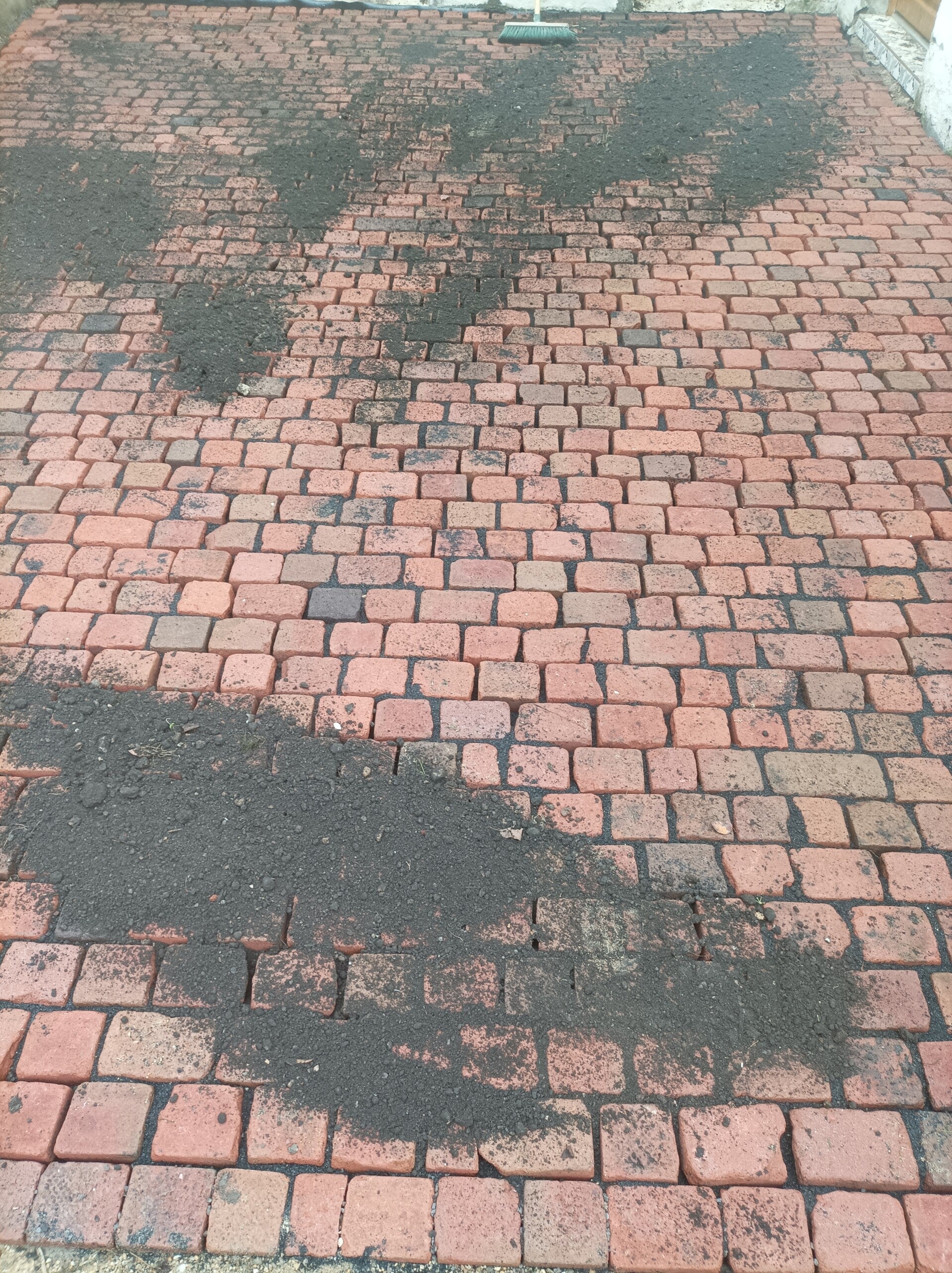 DIY-Terrasse aus altem Klinkerstein