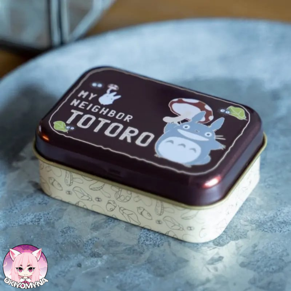 🍄🌿 MON VOISIN TOTORO – Totoro Champignon – Petite Boîte Métal 🩶✨